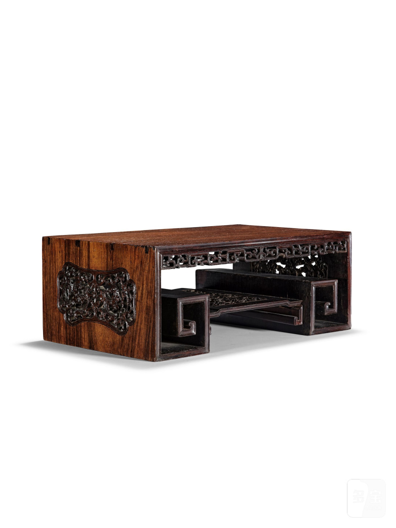 清十九世紀　紫檀書卷式座 | A CARVED ZITAN SCROLL-FORM STAND - 图6